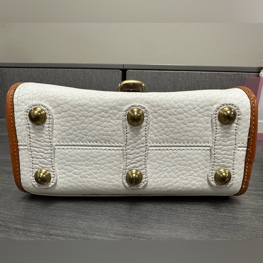 Vintage Dooney Bourke Leather White Essex Shoulder Bag Brass Hardware Tan Trim - Picture 3 of 17